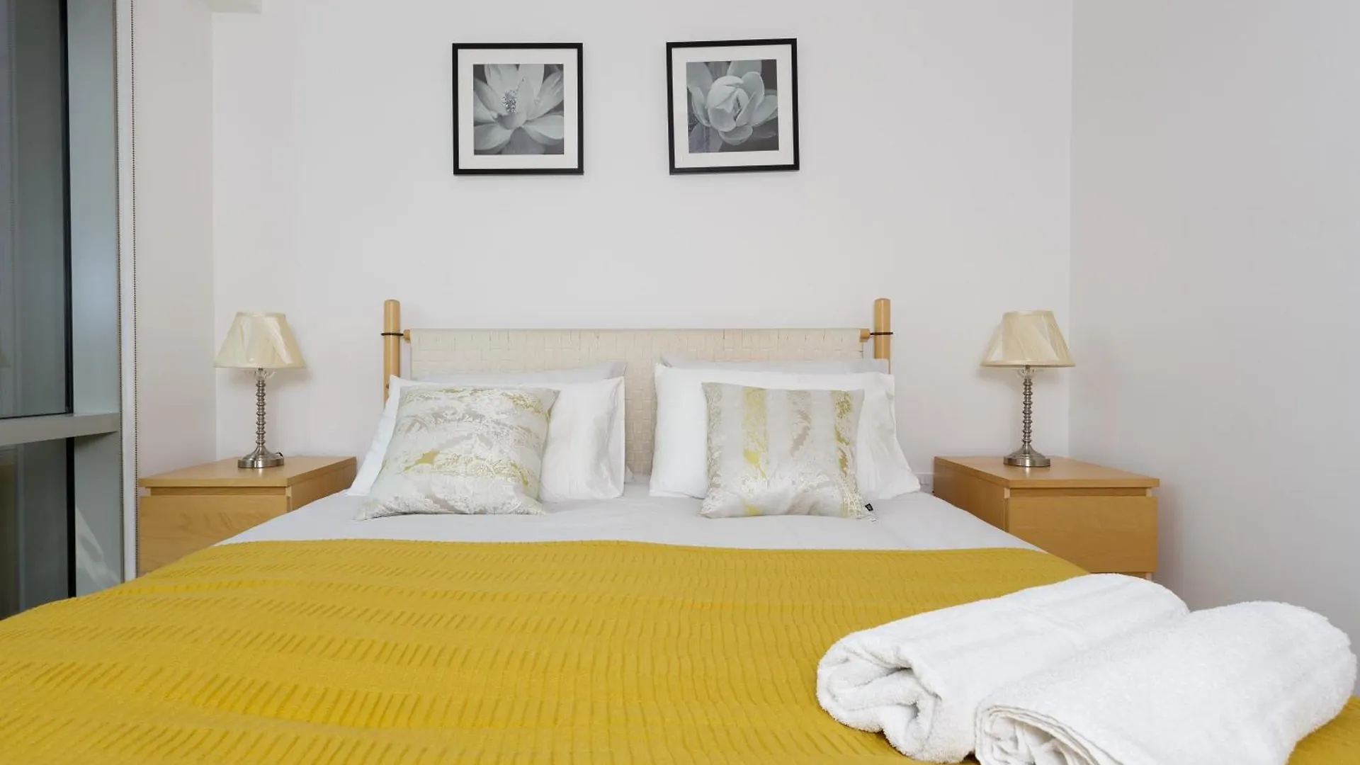 Live In Leeds Millenium Square Apartment